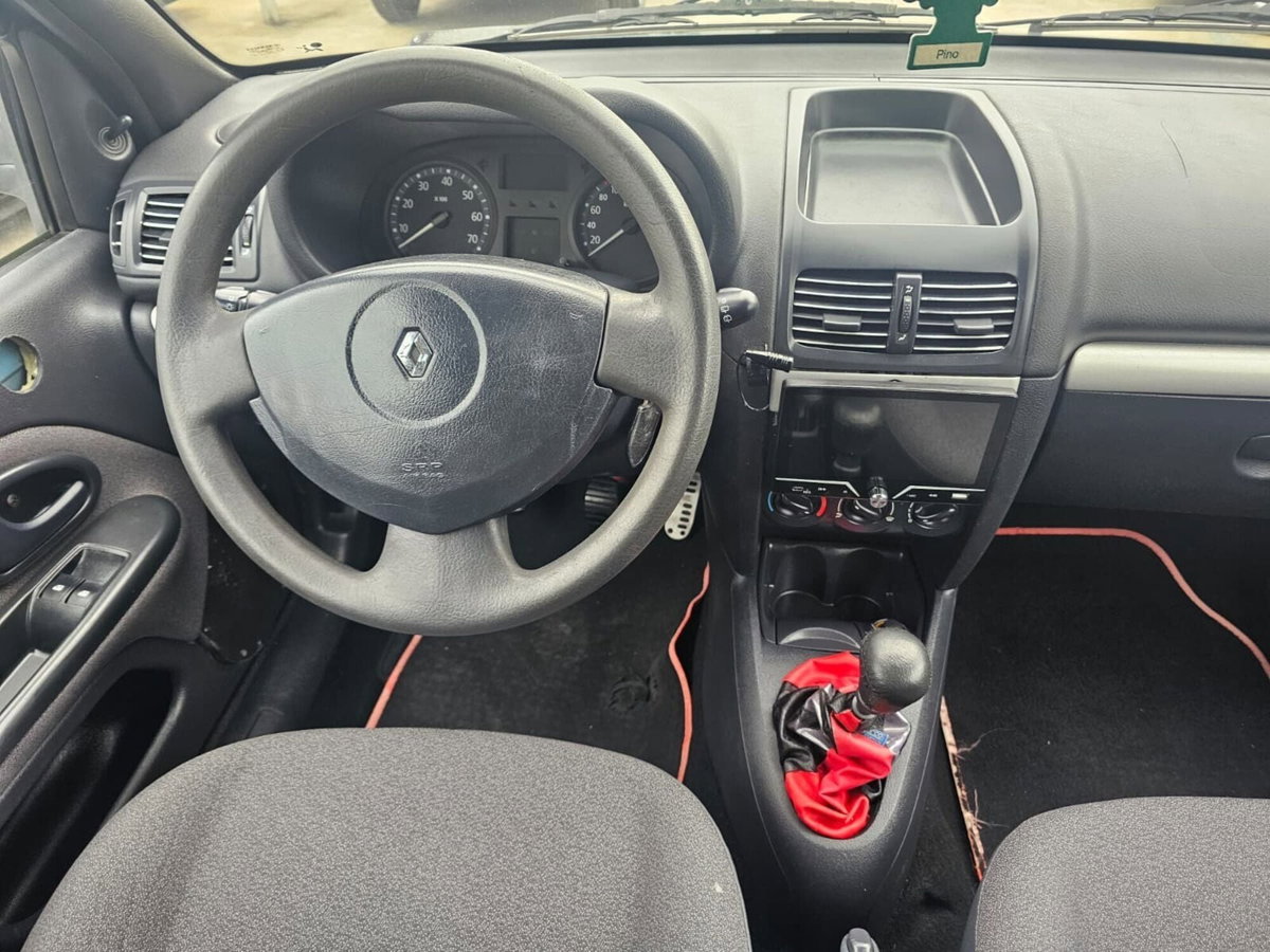 Renault Clio 1.2 cat 3 porte Confort Authentique (7)
