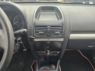 Renault Clio 1.2 cat 3 porte Confort Authentique (9)
