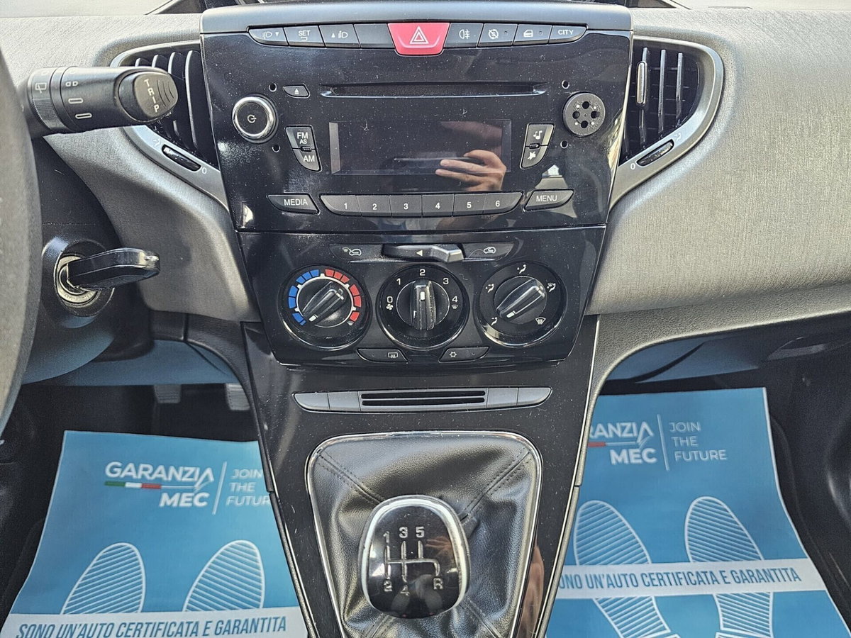 Lancia Ypsilon 1.2 69 CV 5 porte Silver (10)