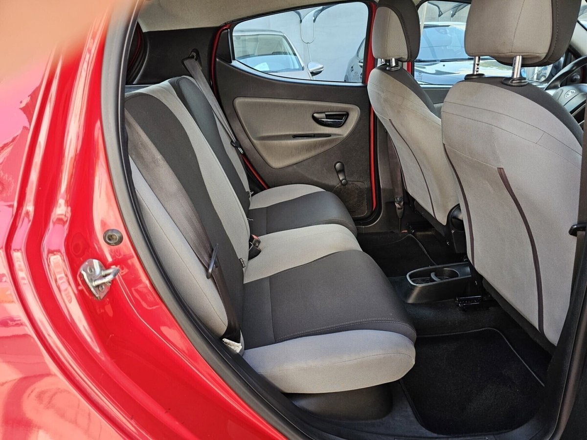 Lancia Ypsilon 1.2 69 CV 5 porte Silver (12)
