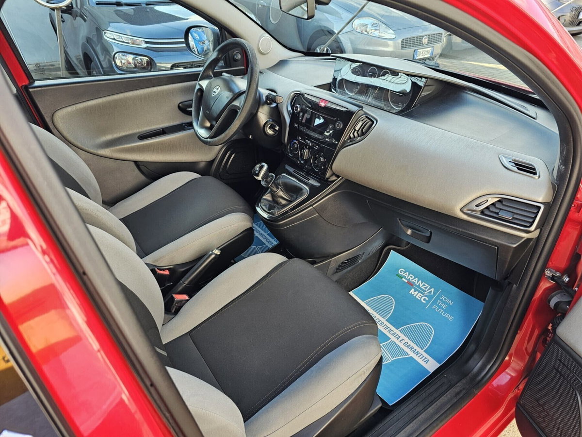 Lancia Ypsilon 1.2 69 CV 5 porte Silver (13)