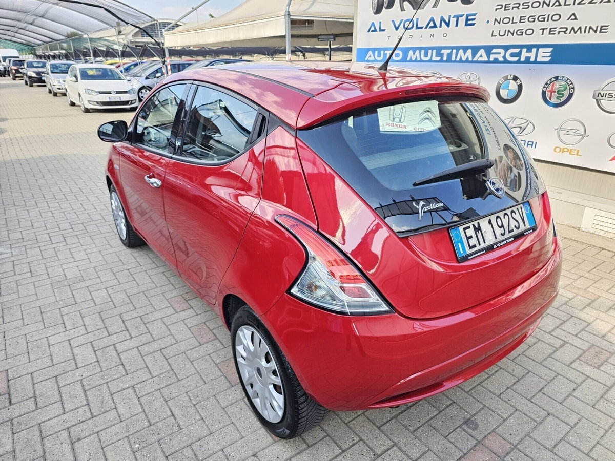 Lancia Ypsilon 1.2 69 CV 5 porte Silver (5)