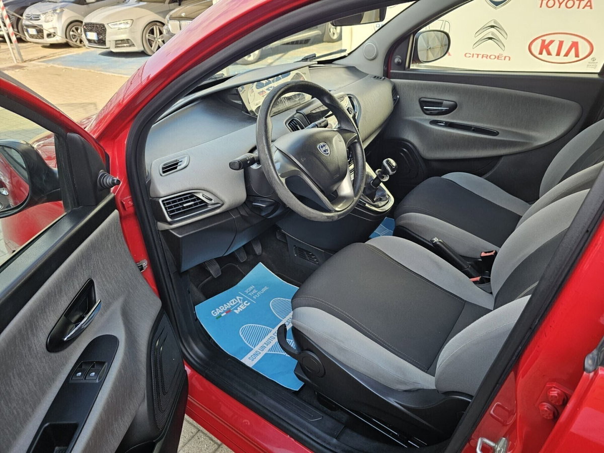 Lancia Ypsilon 1.2 69 CV 5 porte Silver (7)
