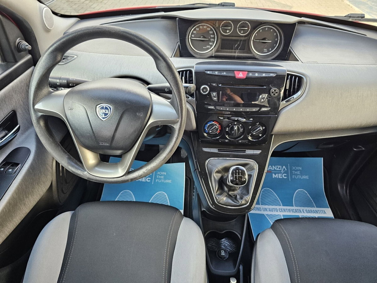 Lancia Ypsilon 1.2 69 CV 5 porte Silver (8)
