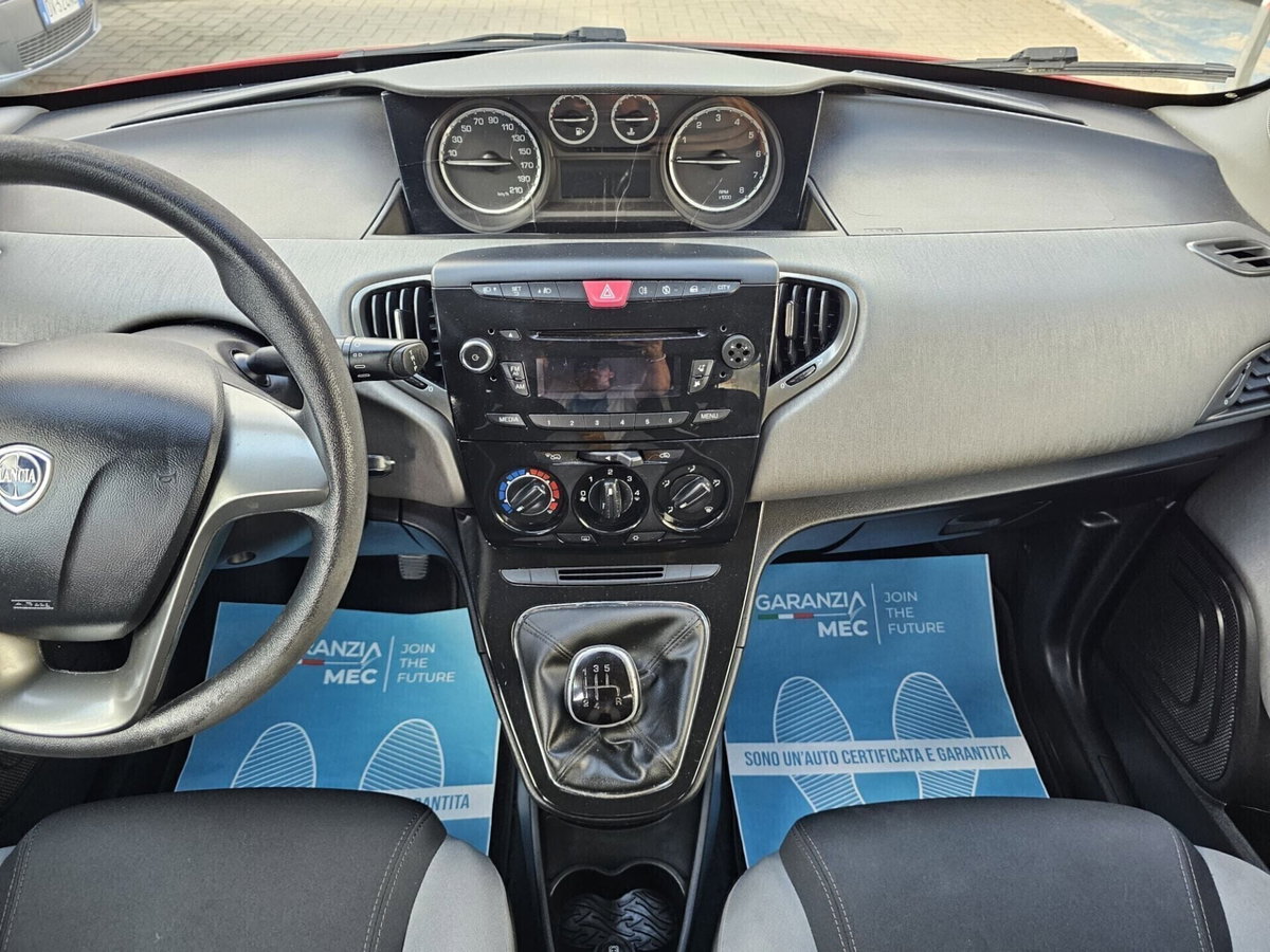 Lancia Ypsilon 1.2 69 CV 5 porte Silver (9)