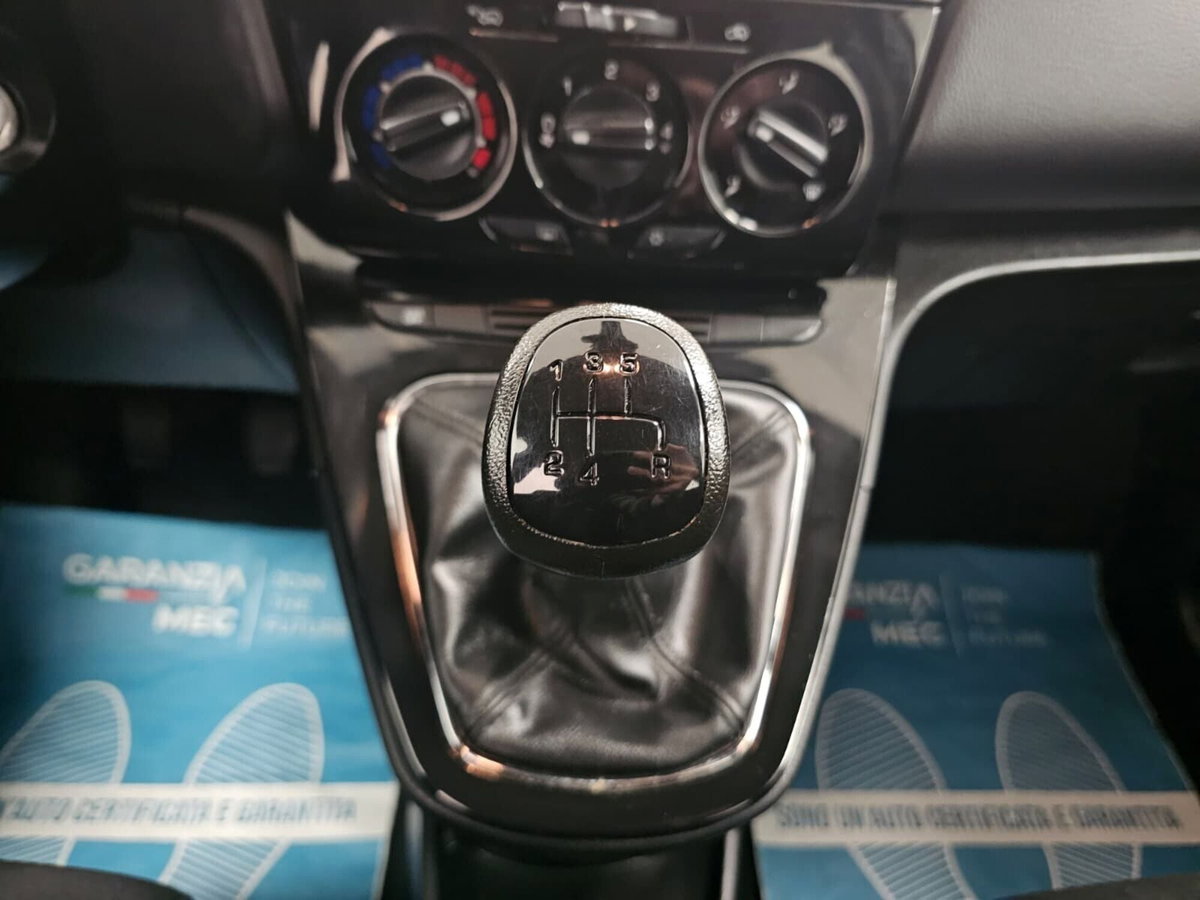 Lancia Ypsilon 1.2 69 CV 5 porte Platinum (10)