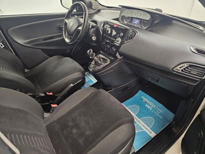 Lancia Ypsilon 1.2 69 CV 5 porte Platinum (14)