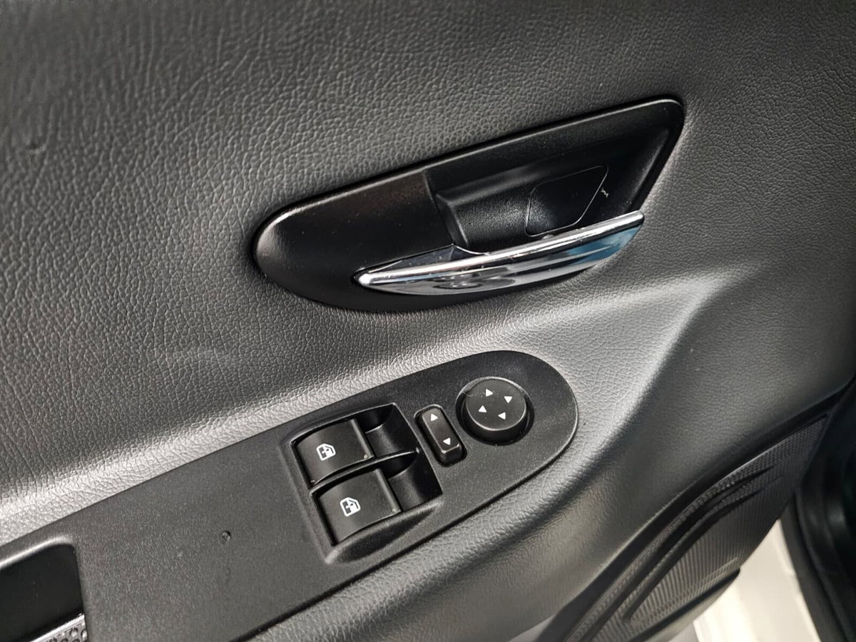Lancia Ypsilon 1.2 69 CV 5 porte Platinum (15)