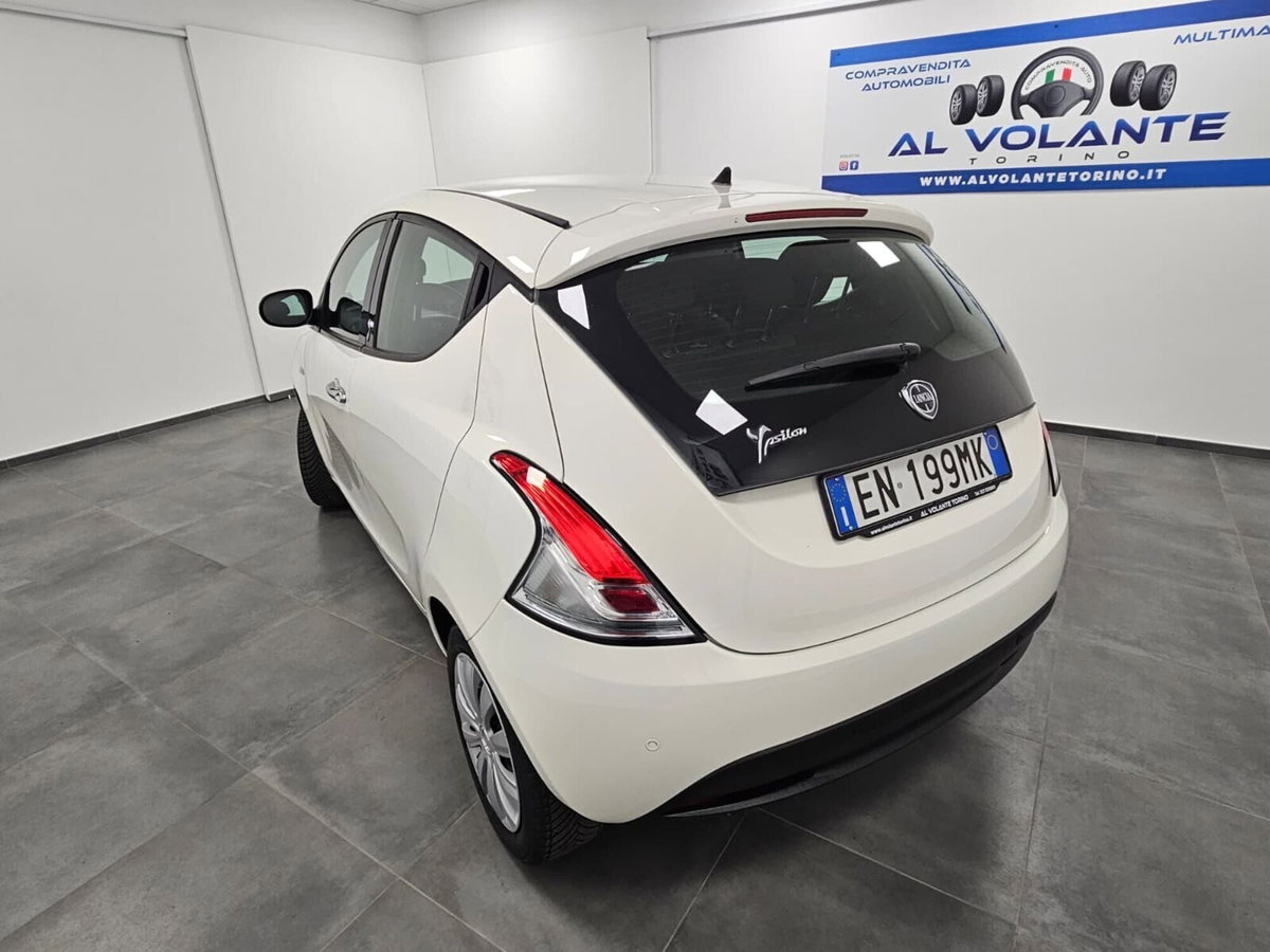 Lancia Ypsilon 1.2 69 CV 5 porte Platinum (5)
