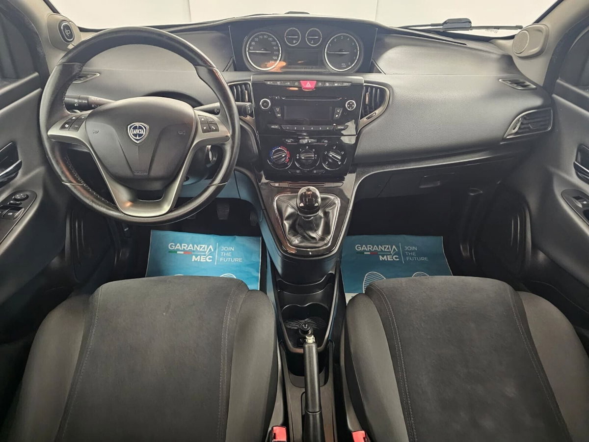Lancia Ypsilon 1.2 69 CV 5 porte Platinum (6)