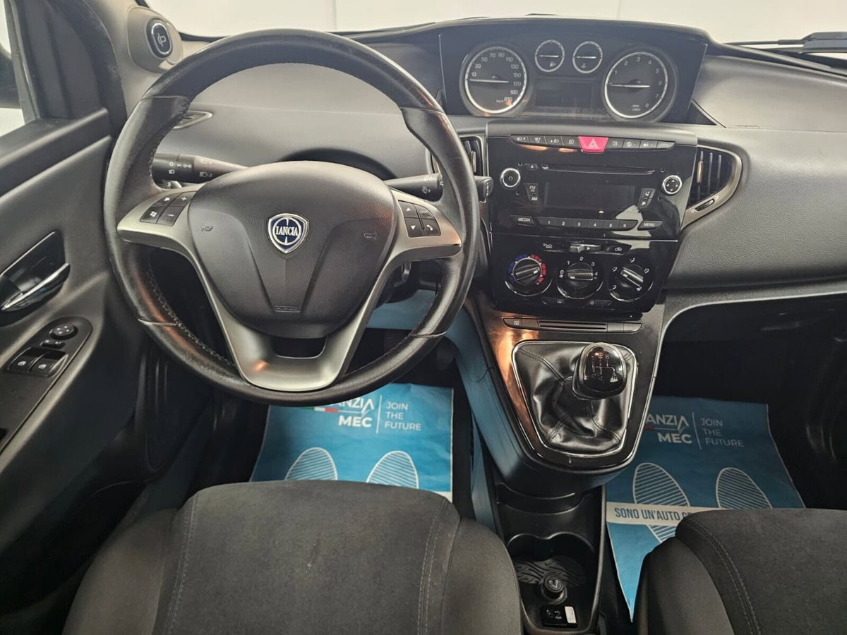 Lancia Ypsilon 1.2 69 CV 5 porte Platinum (7)