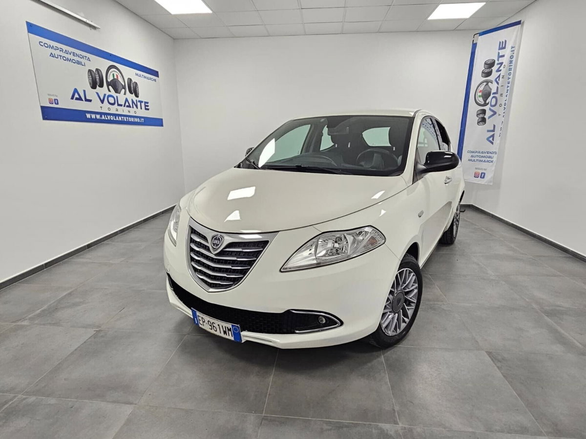 Lancia Ypsilon 1.2 69 CV 5 porte Platinum (2)