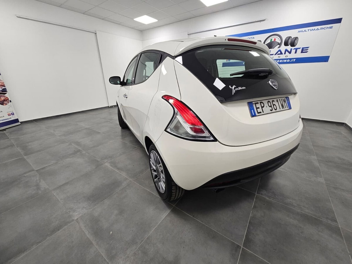 Lancia Ypsilon 1.2 69 CV 5 porte Platinum (5)