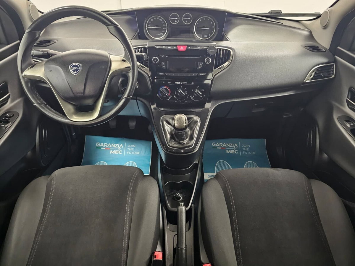 Lancia Ypsilon 1.2 69 CV 5 porte Platinum (6)