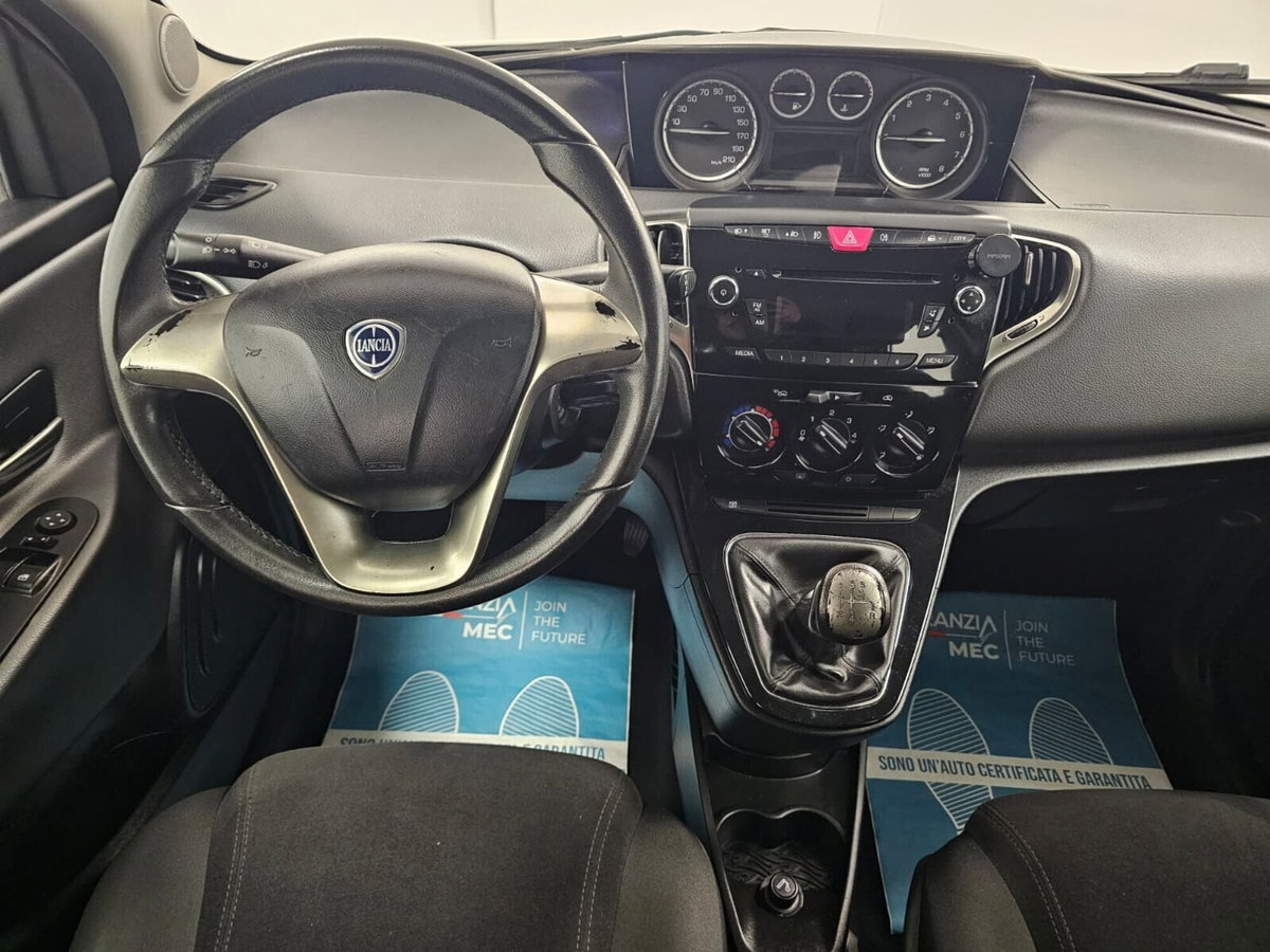 Lancia Ypsilon 1.2 69 CV 5 porte Platinum (7)