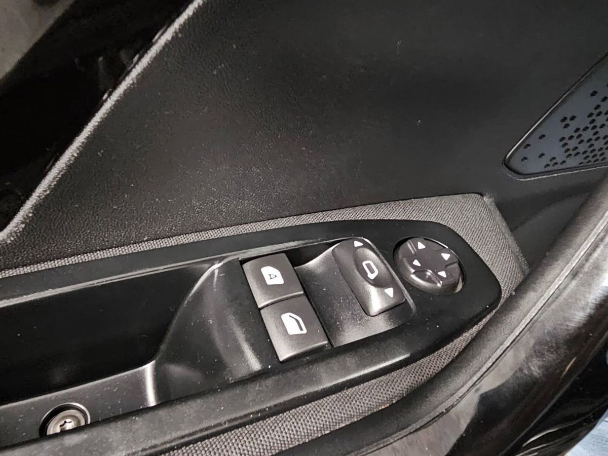Peugeot 208 VTi 68 CV 3 porte Active (17)