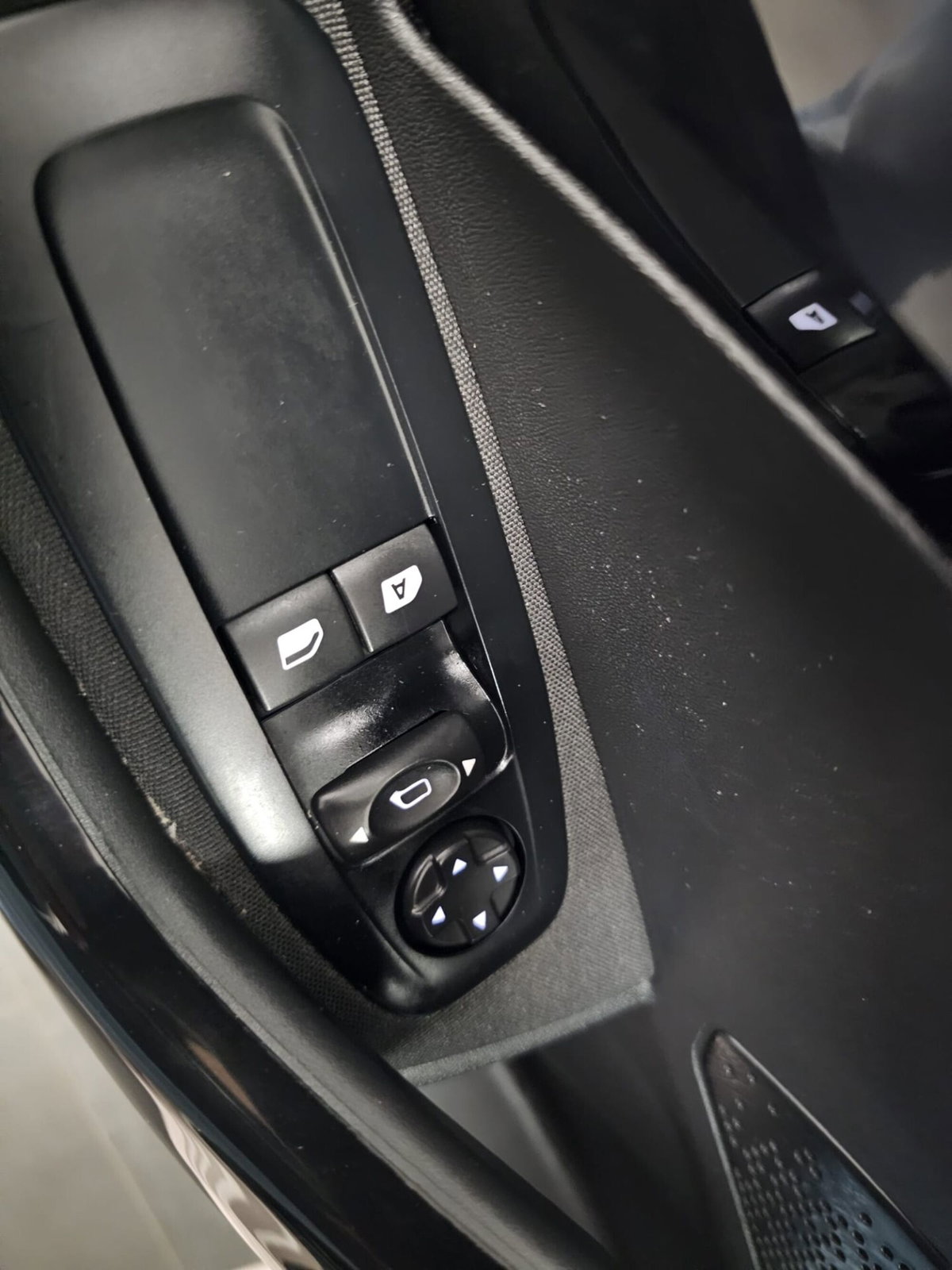 Peugeot 208 VTi 95 CV 5p. GPL Active (12)