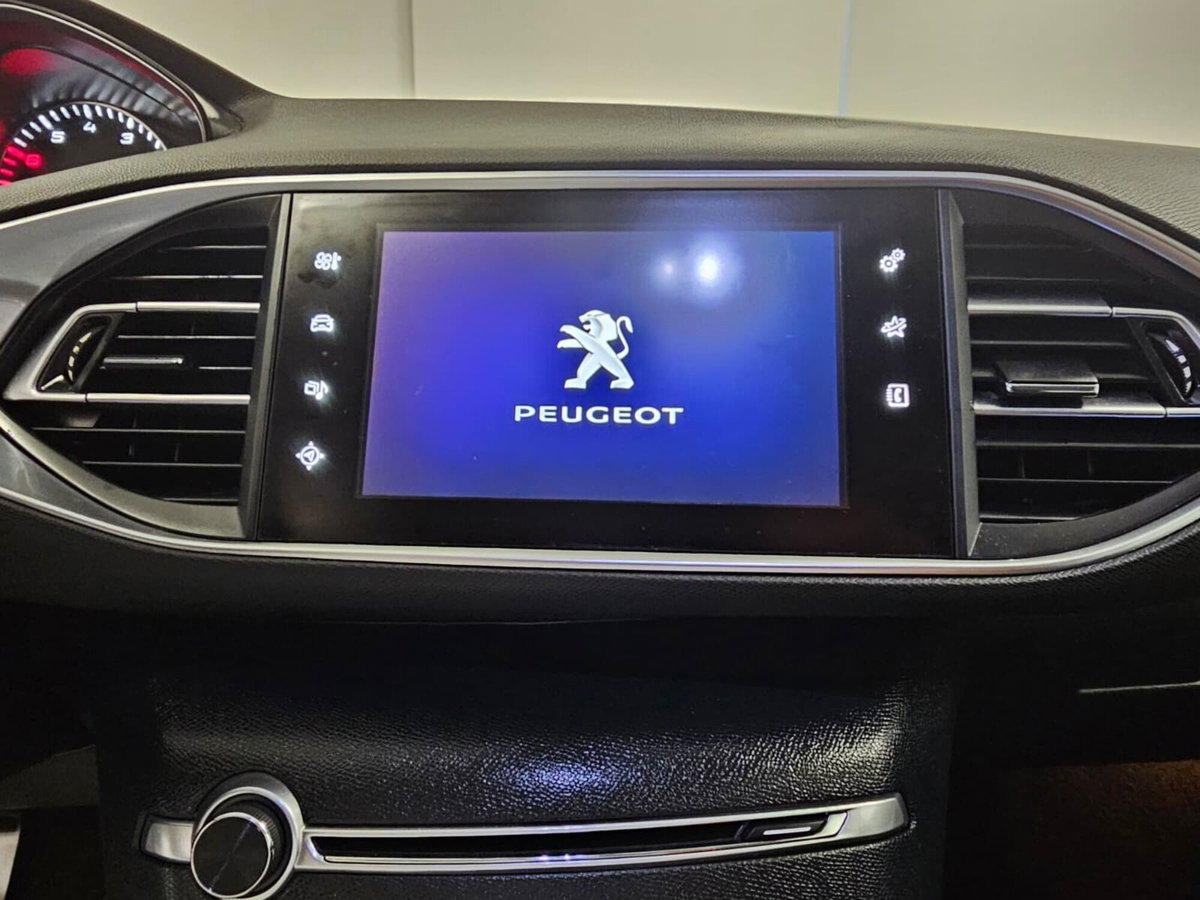 Peugeot 308 SW PureTech Turbo 130 S&S GT Line (12)