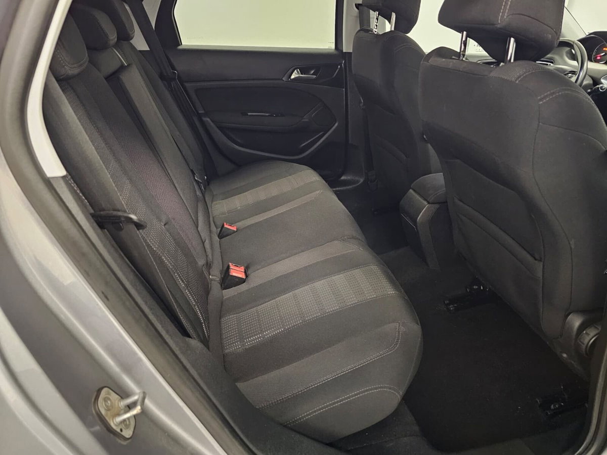 Peugeot 308 SW PureTech Turbo 130 S&S GT Line (17)