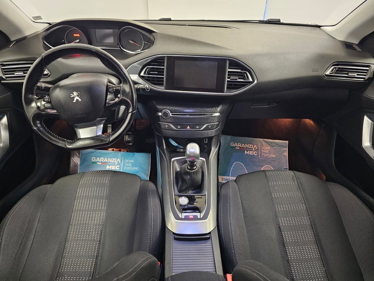 Peugeot 308 SW PureTech Turbo 130 S&S GT Line (6)