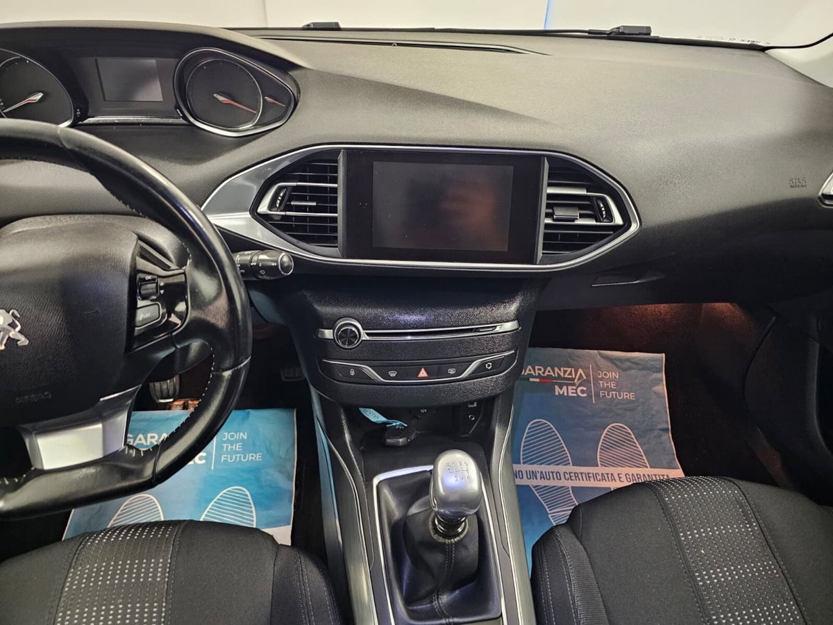 Peugeot 308 SW PureTech Turbo 130 S&S GT Line (8)
