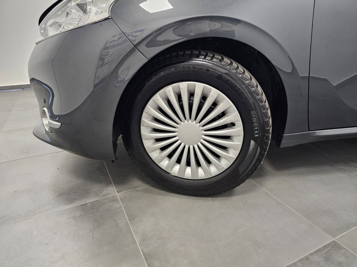 Peugeot 208 VTi 82 CV 5 porte Active (11)