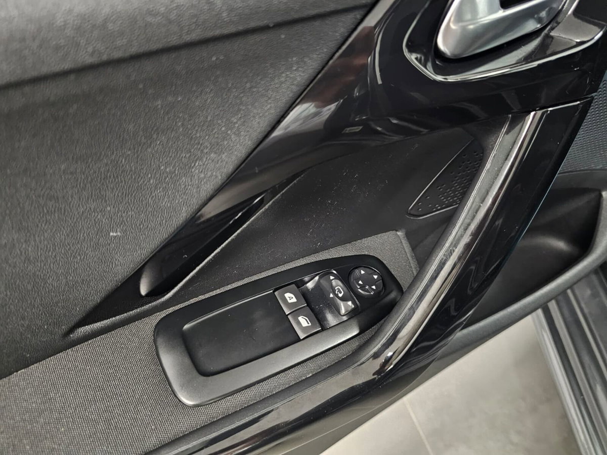 Peugeot 208 VTi 82 CV 5 porte Active (12)