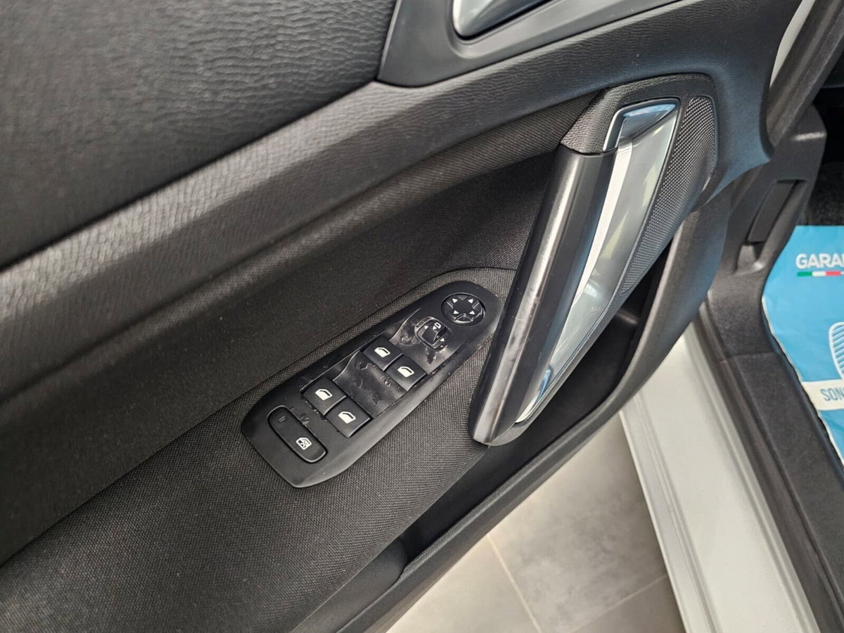 Peugeot 308 PureTech Turbo 130 S&S EAT6 Allure (12)