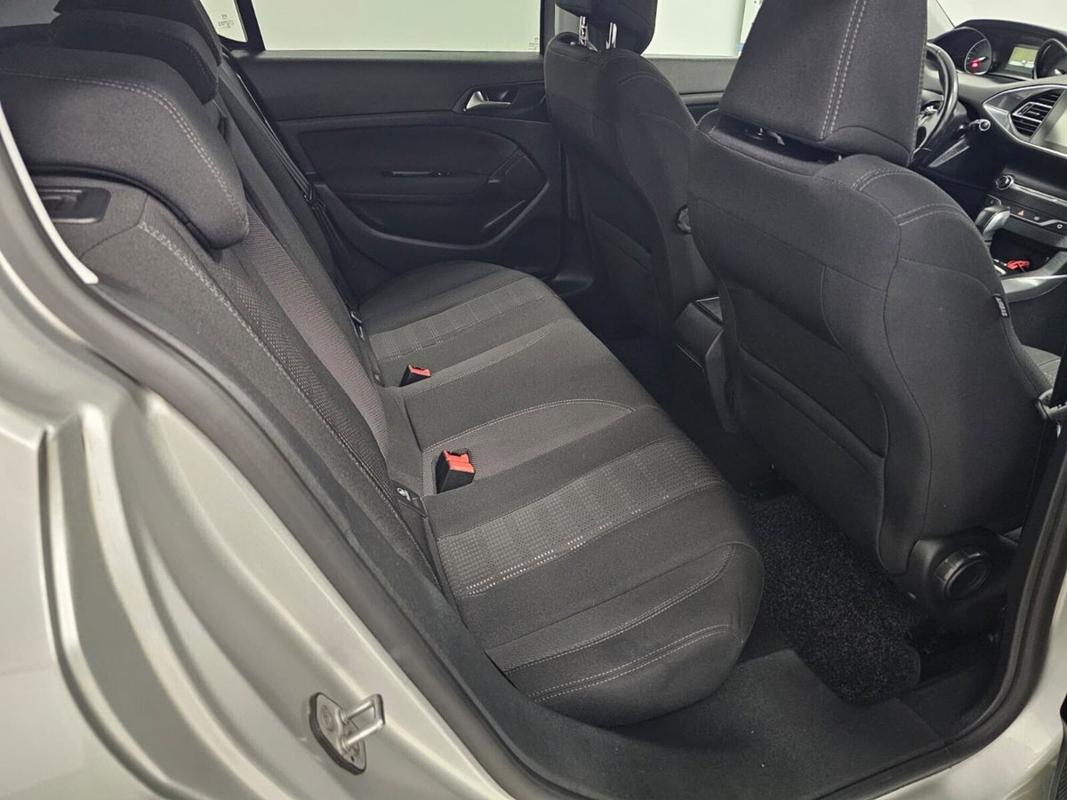 Peugeot 308 PureTech Turbo 130 S&S EAT6 Allure (16)