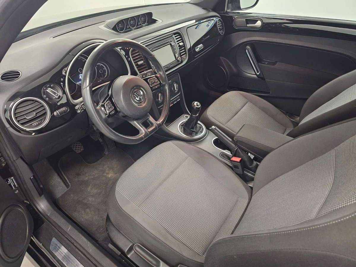 Volkswagen Maggiolino 1.6 TDI Design (11)