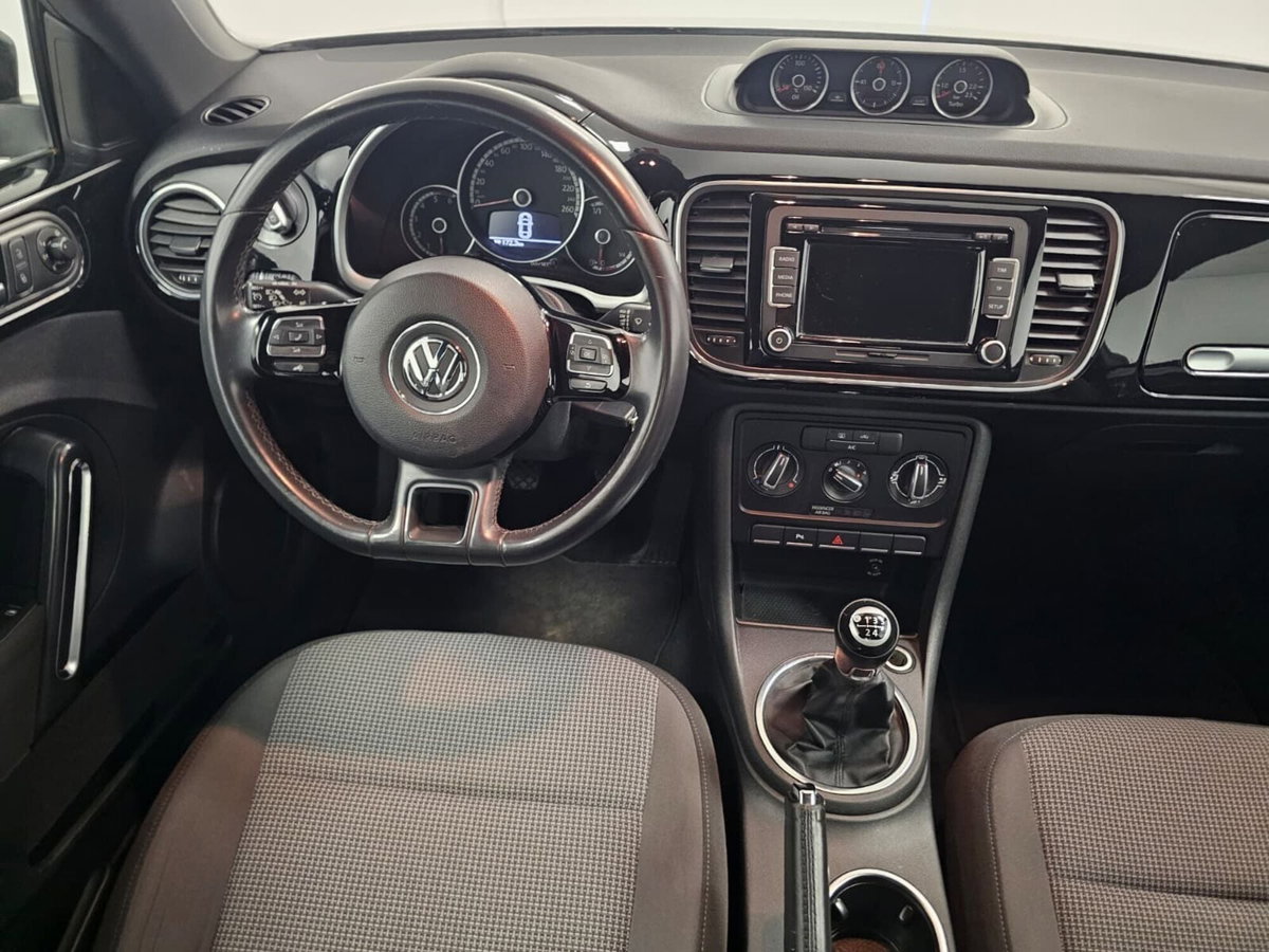 Volkswagen Maggiolino 1.6 TDI Design (7)