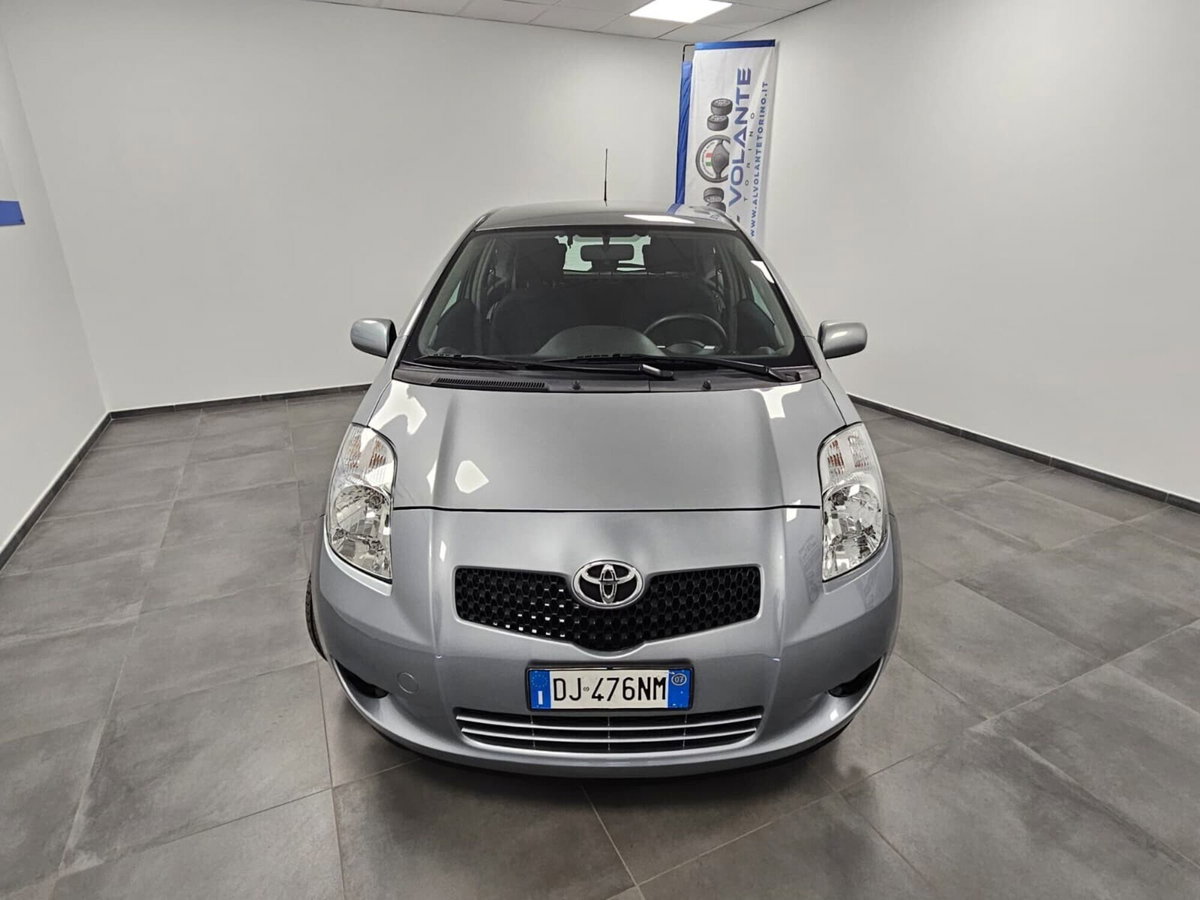 Toyota Yaris 1.3 3 porte (14)
