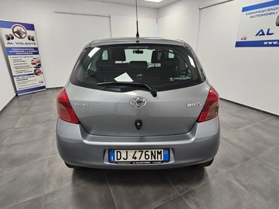 Toyota Yaris 1.3 3 porte (15)