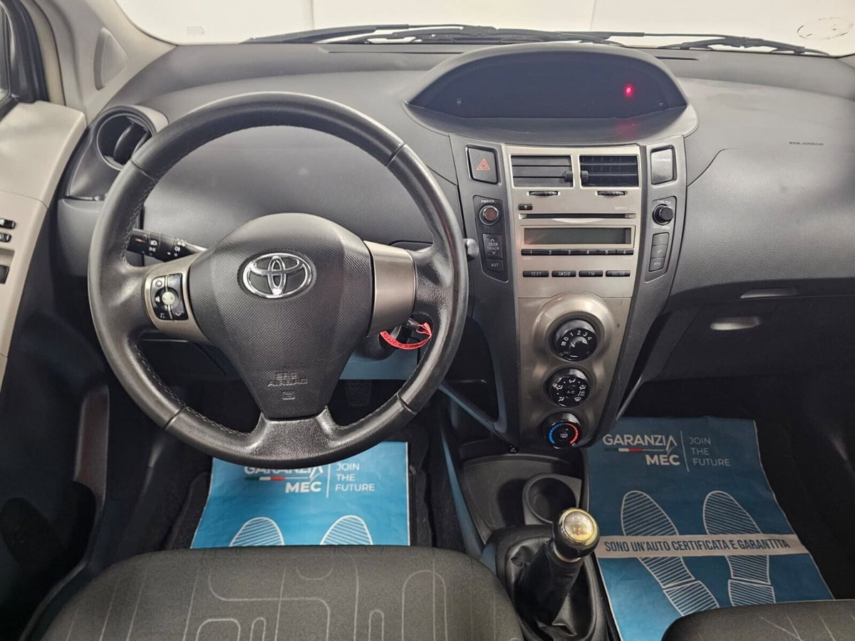 Toyota Yaris 1.0 5 porte (7)