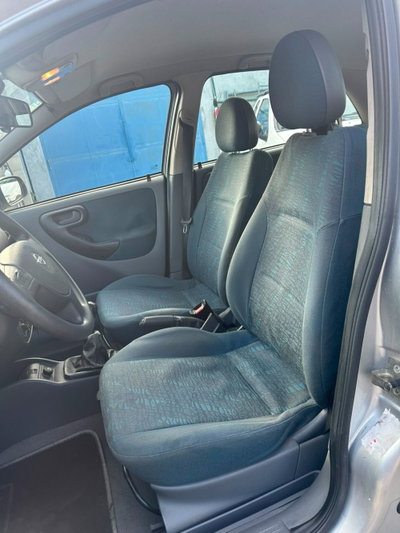 Opel Corsa 1.2i 16V cat 5 porte 'Njoy (16)