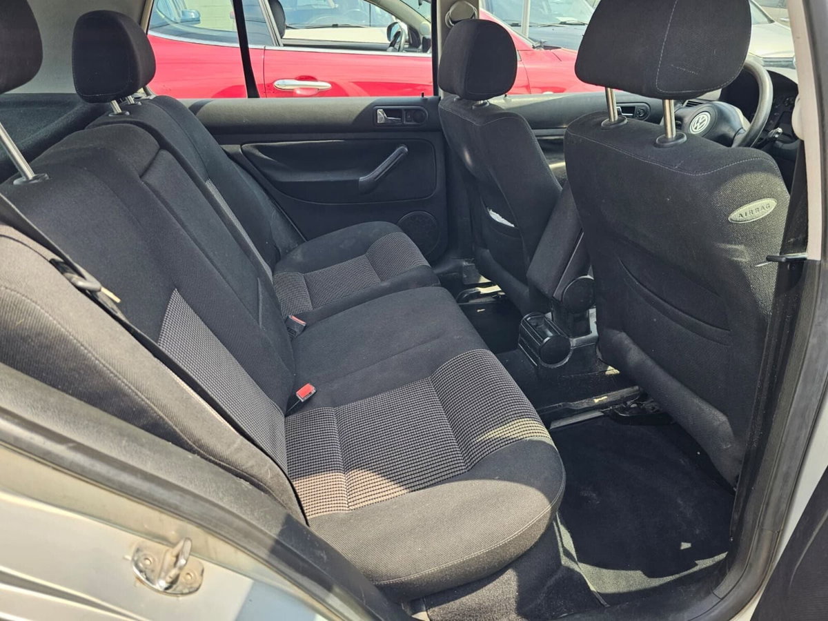 Volkswagen Golf 1.6 5p. Comfortline (12)