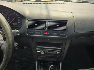 Volkswagen Golf 1.6 5p. Comfortline (8)