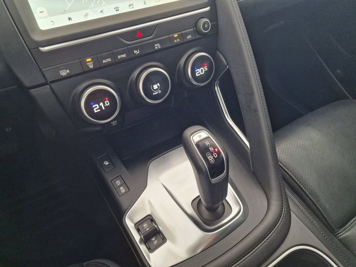 Jaguar E-Pace 2.0D 180 CV AWD aut. R-Dynamic (12)