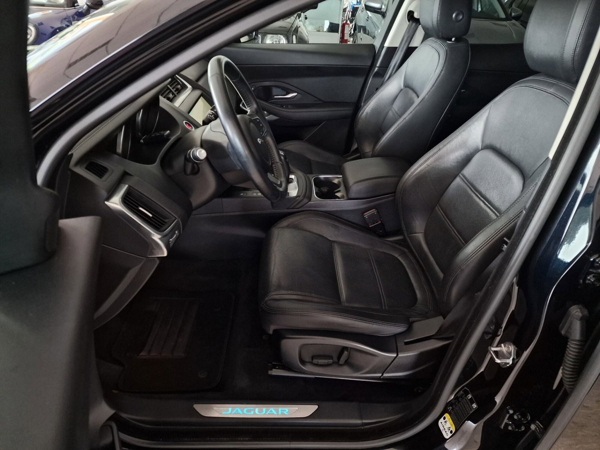 Jaguar E-Pace 2.0D 180 CV AWD aut. R-Dynamic (9)