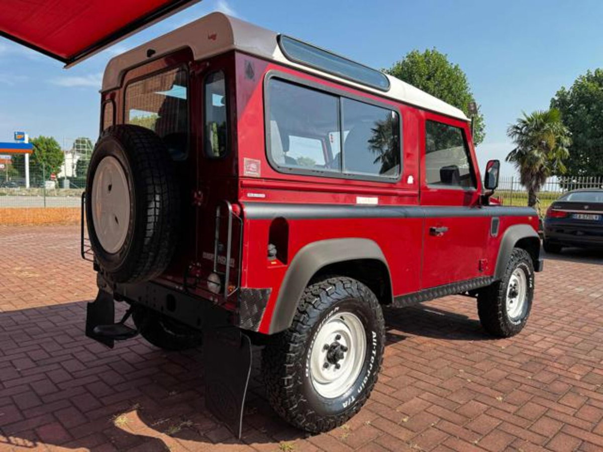 Land Rover Defender 90 2.4 TD4 Station Wagon S (14)