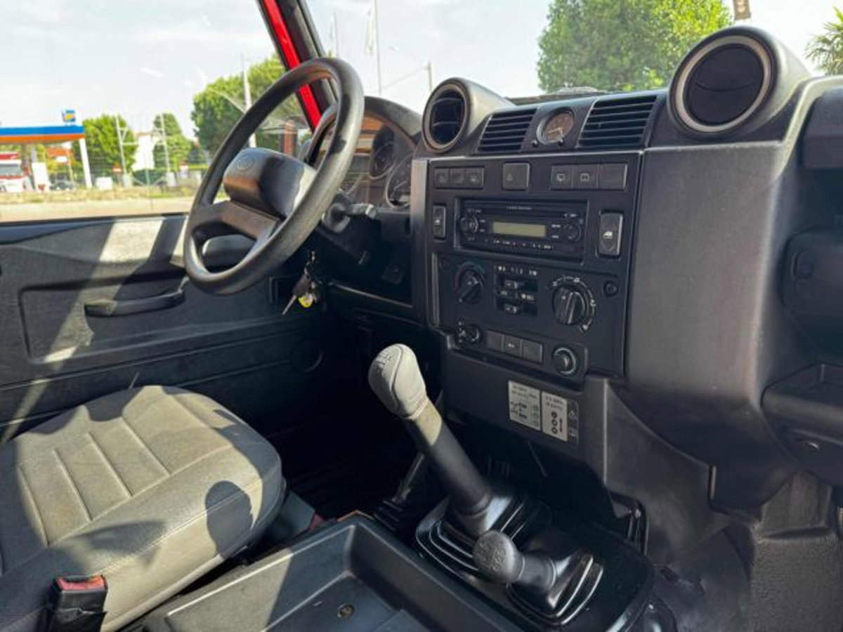 Land Rover Defender 90 2.4 TD4 Station Wagon S (2)