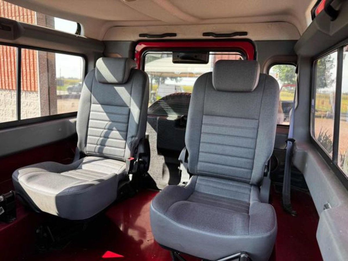 Land Rover Defender 90 2.4 TD4 Station Wagon S (4)