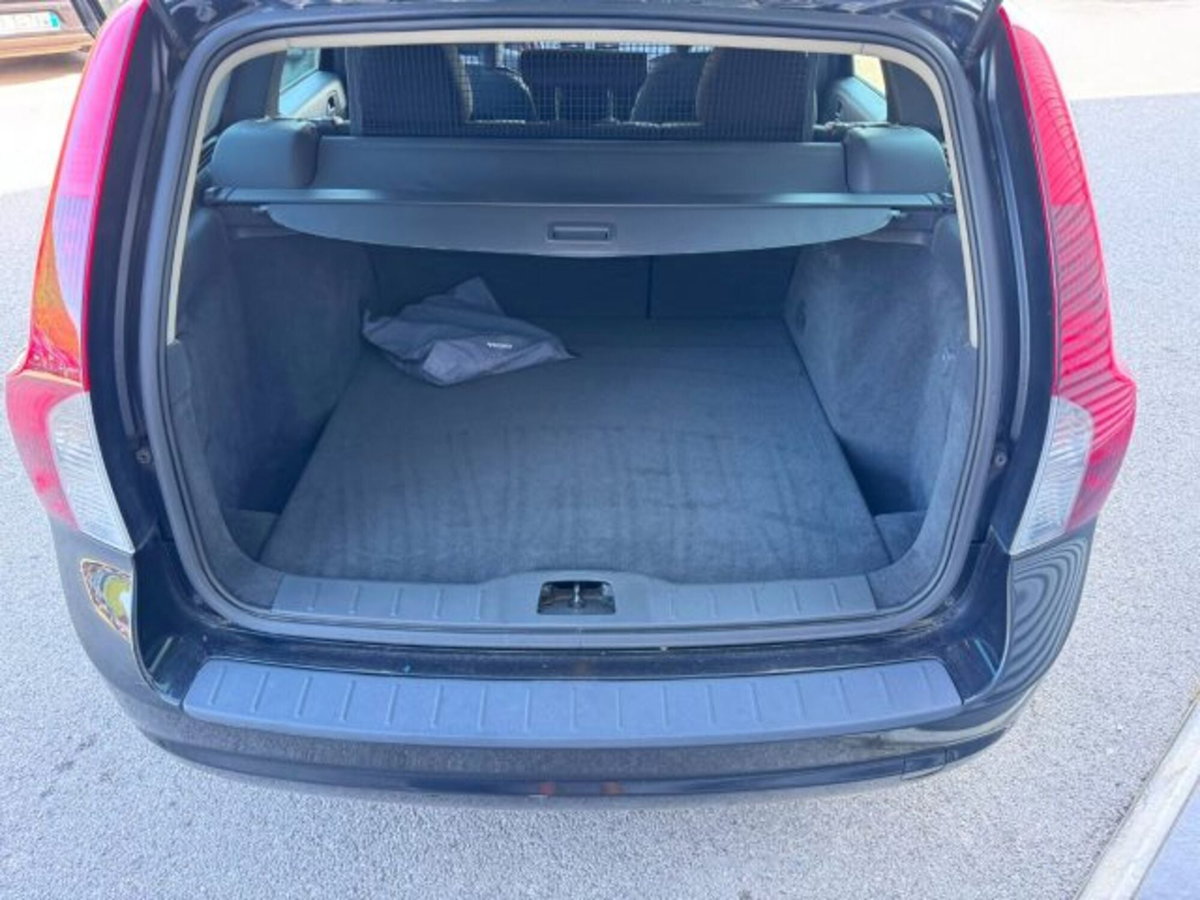 Volvo V50 2.0 D cat R-Design (17)