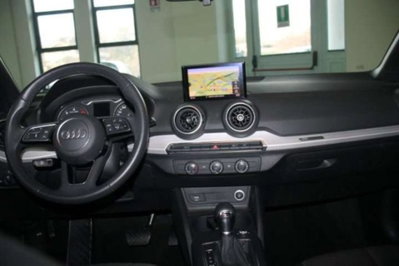 Audi Q2 35 2.0 tdi Identity Black s-tronic (10)