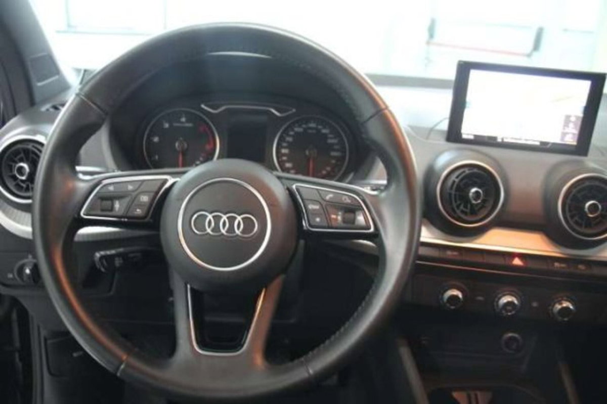 Audi Q2 35 2.0 tdi Identity Black s-tronic (7)