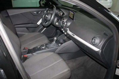 Audi Q2 35 2.0 tdi Identity Black s-tronic (9)