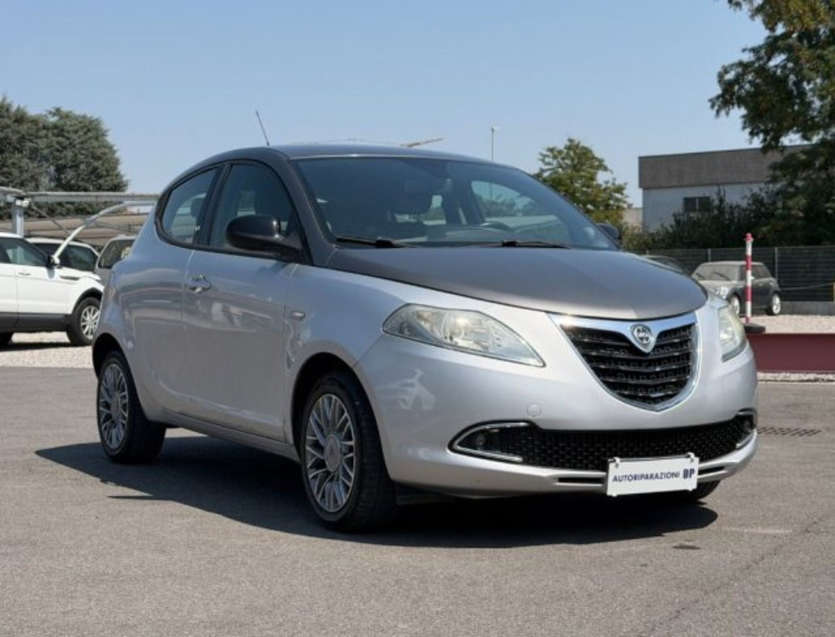 Lancia Ypsilon 1.2 69 CV 5 porte Gold