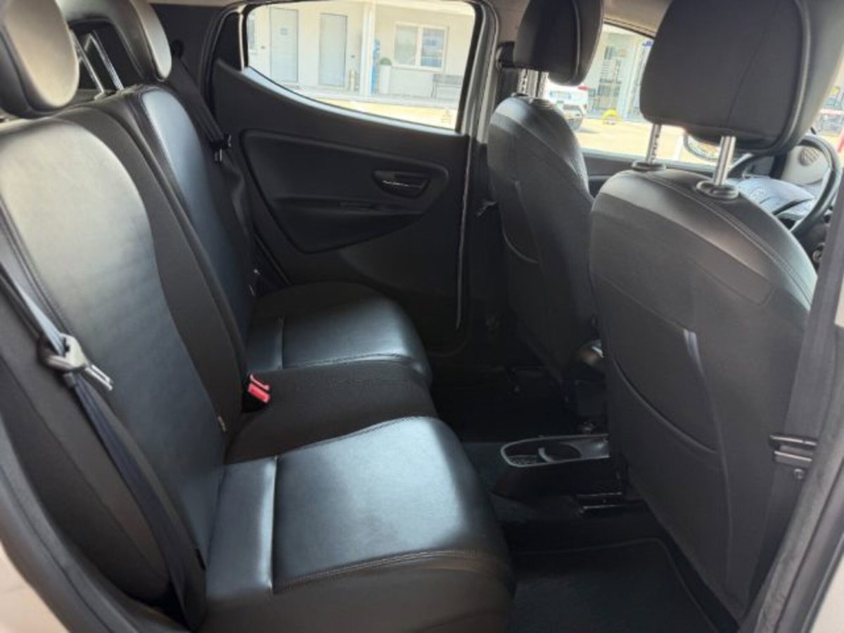 Lancia Ypsilon 1.2 69 CV 5 porte Gold (12)