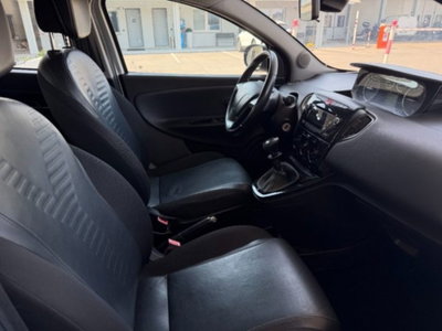 Lancia Ypsilon 1.2 69 CV 5 porte Gold (13)