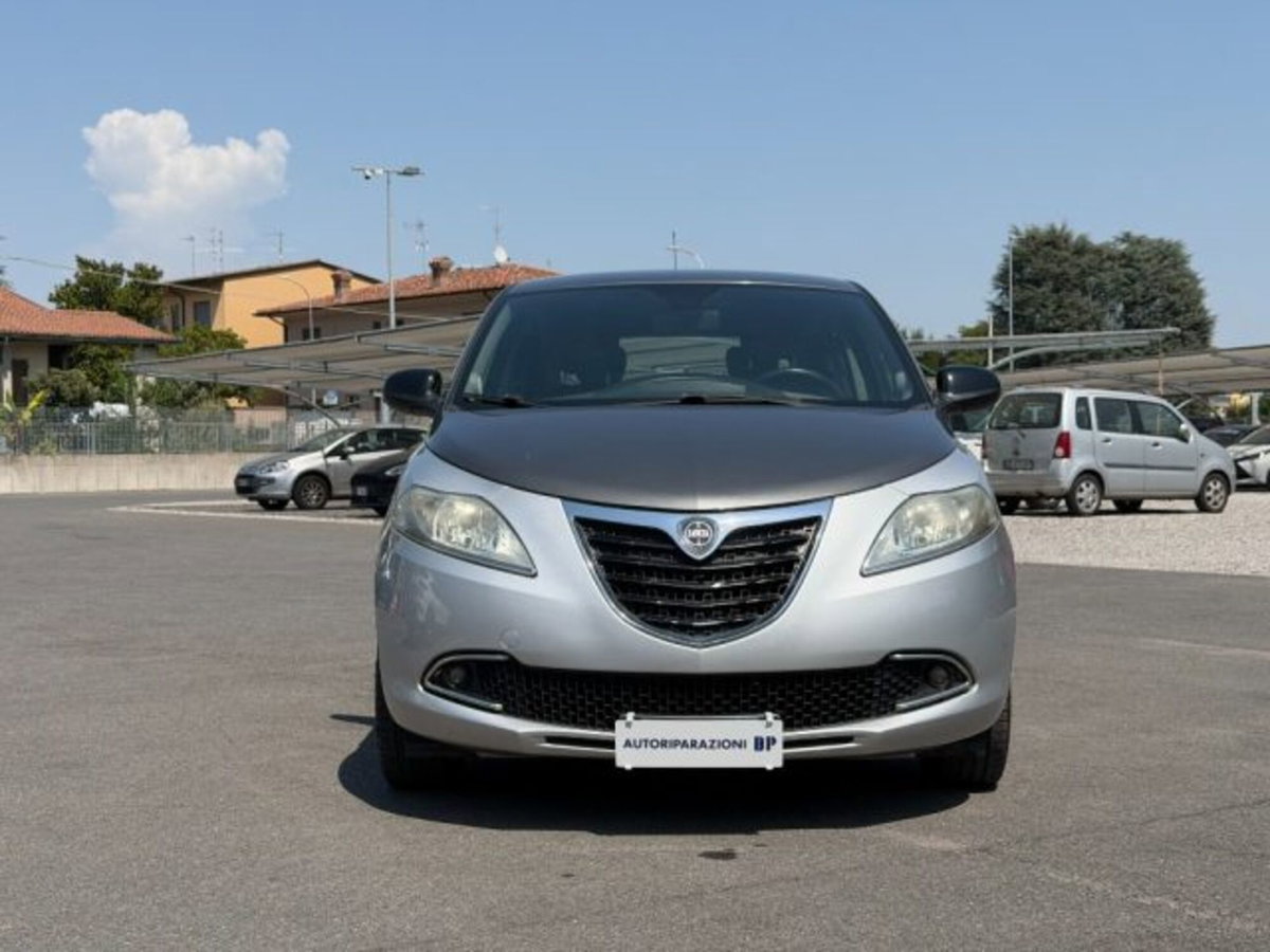 Lancia Ypsilon 1.2 69 CV 5 porte Gold (2)